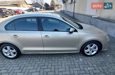 Седан Volkswagen Jetta 2015 в 