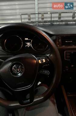 Седан Volkswagen Jetta 2016 в 
