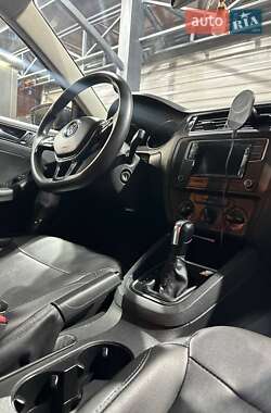 Седан Volkswagen Jetta 2016 в 