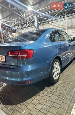 Седан Volkswagen Jetta 2016 в 