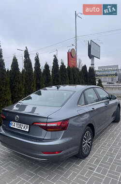 Седан Volkswagen Jetta 2018 в 