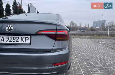 Седан Volkswagen Jetta 2018 в 