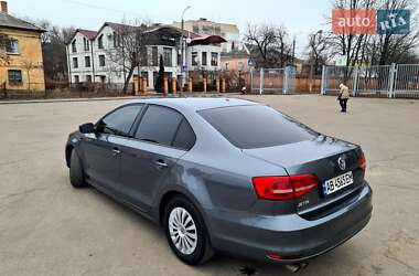 Седан Volkswagen Jetta 2015 в 