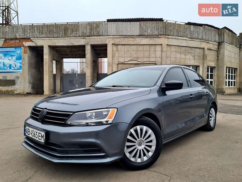 Седан Volkswagen Jetta 2015 в 