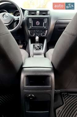 Седан Volkswagen Jetta 2015 в 