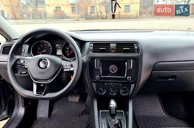 Седан Volkswagen Jetta 2015 в 