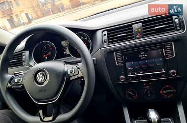 Седан Volkswagen Jetta 2015 в 