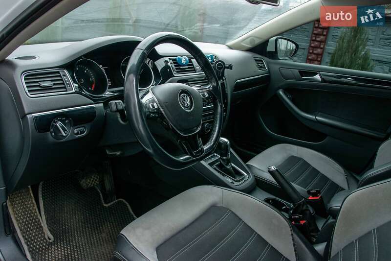 Седан Volkswagen Jetta 2016 в Полтаве