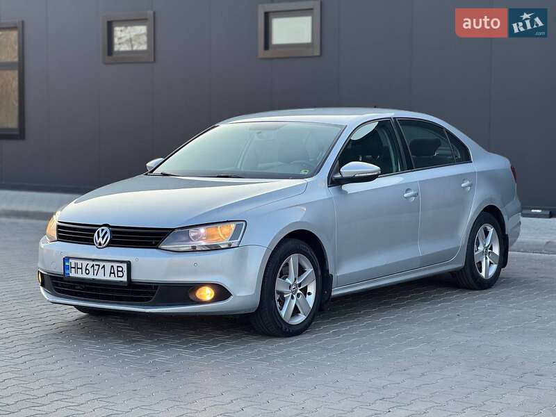 Седан Volkswagen Jetta 2011 в 