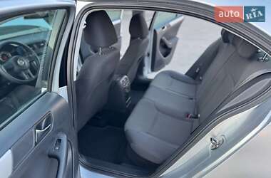 Седан Volkswagen Jetta 2011 в 