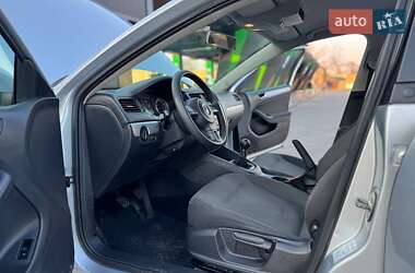 Седан Volkswagen Jetta 2011 в 