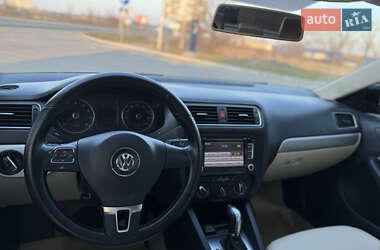 Седан Volkswagen Jetta 2013 в Дніпрі