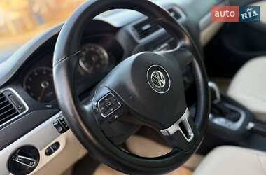 Седан Volkswagen Jetta 2013 в Дніпрі