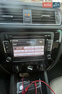 Седан Volkswagen Jetta 2015 в 