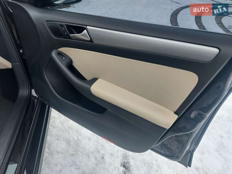Седан Volkswagen Jetta 2017 в Шептицькому