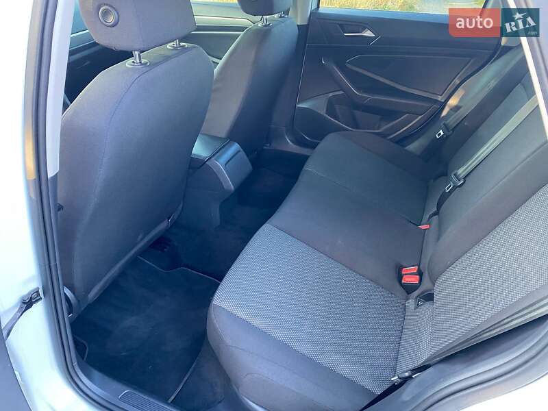 Седан Volkswagen Jetta 2018 в Хмельницькому