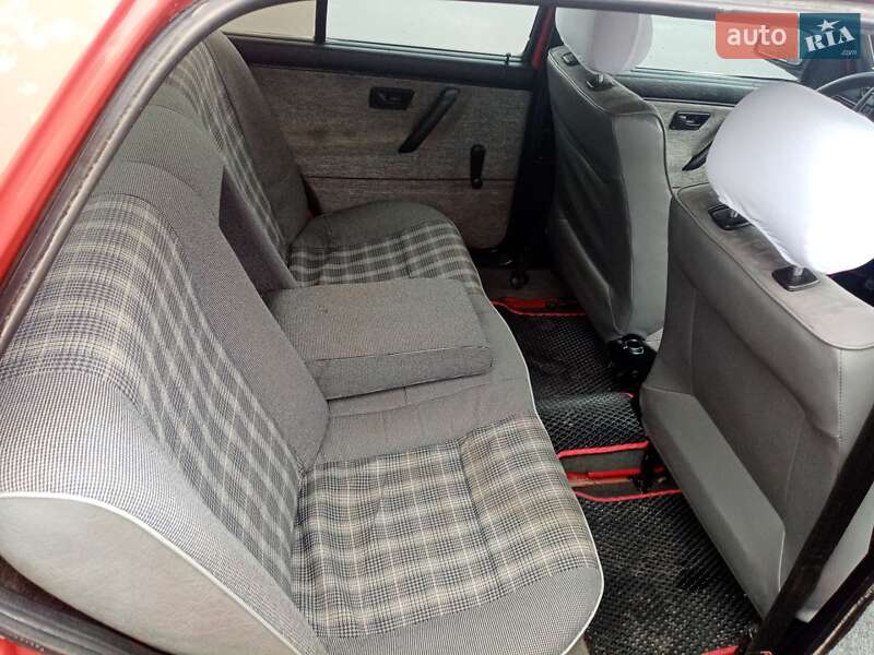 Седан Volkswagen Jetta 1988 в Рогатине