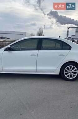 Седан Volkswagen Jetta 2015 в Львове