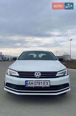 Седан Volkswagen Jetta 2015 в Львове