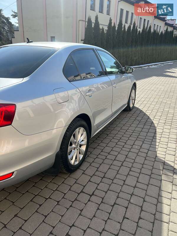 Седан Volkswagen Jetta 2014 в Львове
