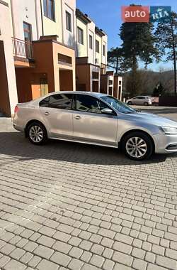 Седан Volkswagen Jetta 2014 в 