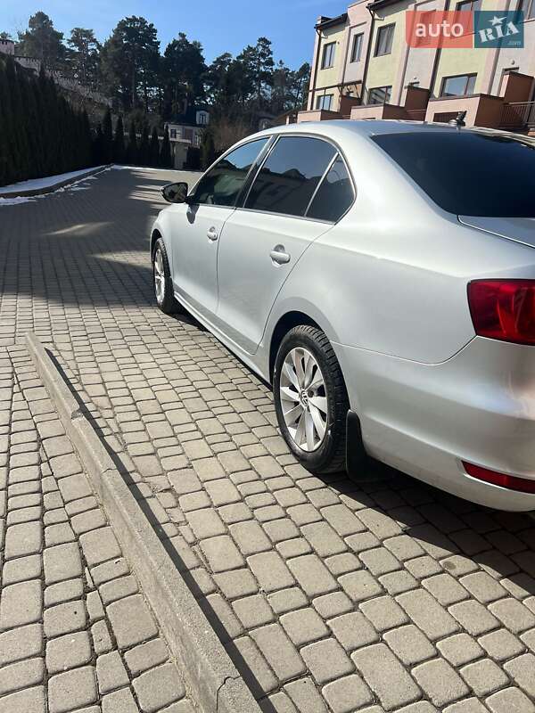 Седан Volkswagen Jetta 2014 в Львове