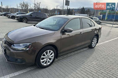 Седан Volkswagen Jetta 2014 в Львові