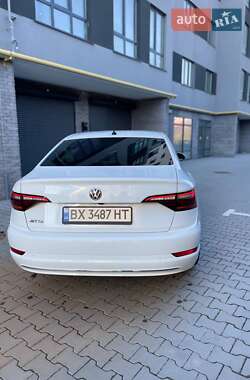 Седан Volkswagen Jetta 2018 в 