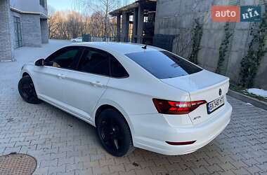 Седан Volkswagen Jetta 2018 в 