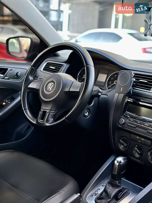 Седан Volkswagen Jetta 2014 в Чернігові