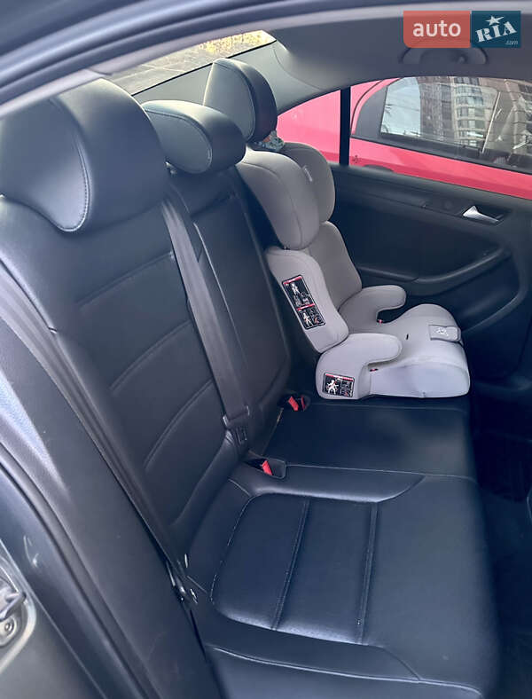 Седан Volkswagen Jetta 2014 в Чернігові