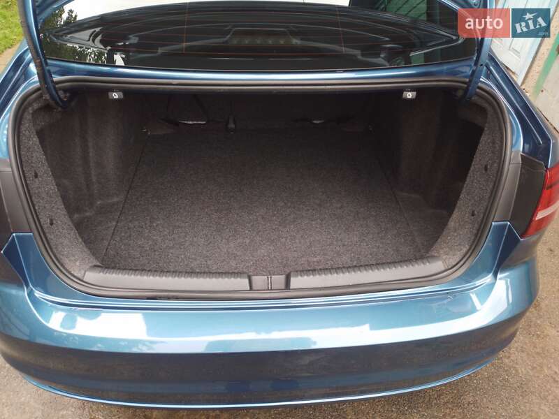 Седан Volkswagen Jetta 2014 в Чернигове