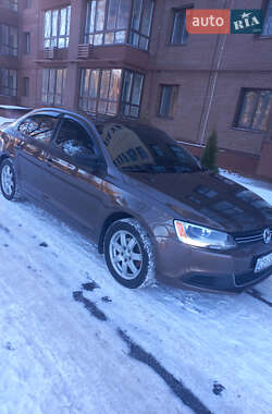 Седан Volkswagen Jetta 2013 в Чернігові