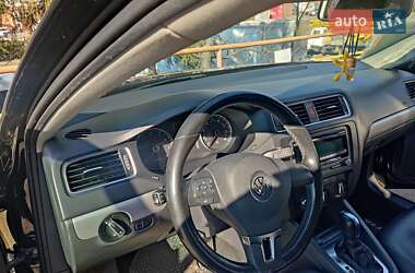 Седан Volkswagen Jetta 2013 в 