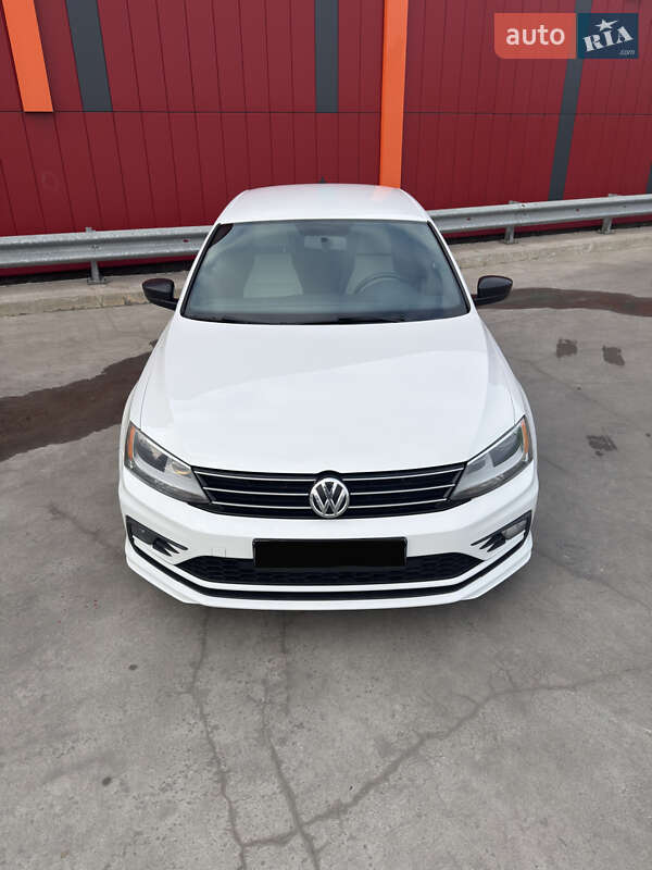 Седан Volkswagen Jetta 2016 в Києві