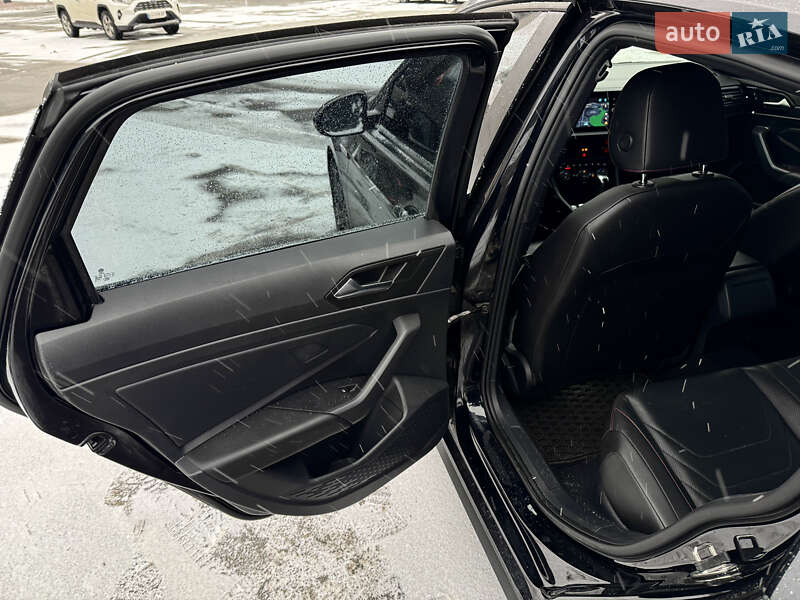 Седан Volkswagen Jetta 2019 в Киеве