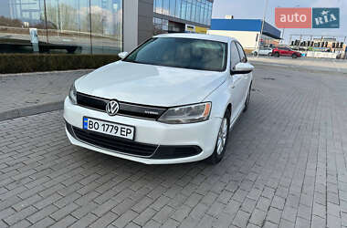 Седан Volkswagen Jetta 2014 в Львові