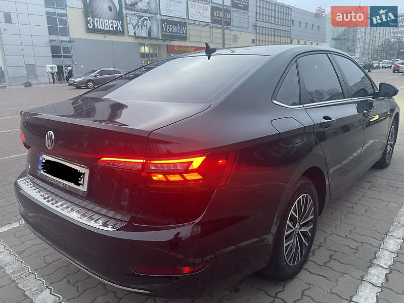 Седан Volkswagen Jetta 2018 в Сумах