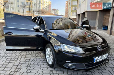 Седан Volkswagen Jetta 2013 в Ивано-Франковске