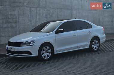 Седан Volkswagen Jetta 2015 в Львове