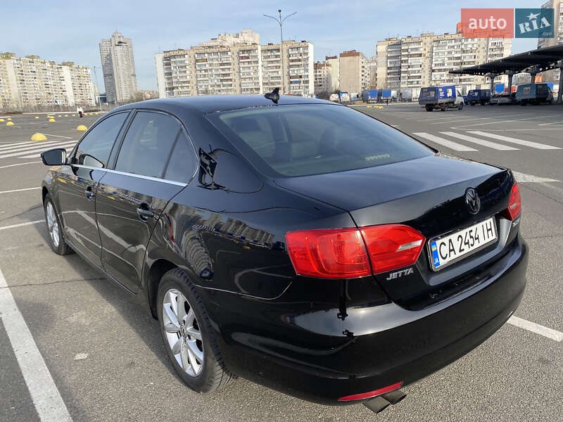 Седан Volkswagen Jetta 2012 в Києві