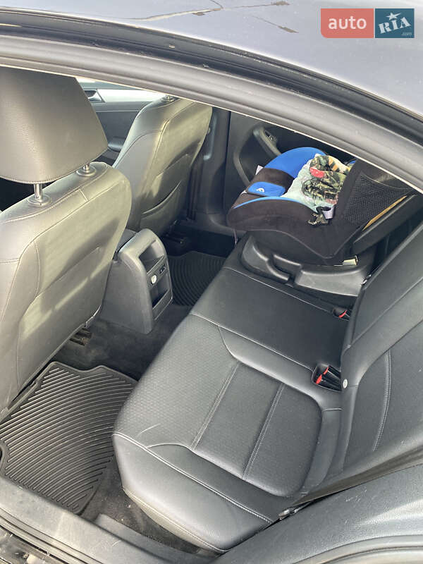 Седан Volkswagen Jetta 2012 в Києві