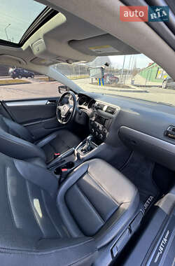 Седан Volkswagen Jetta 2015 в 