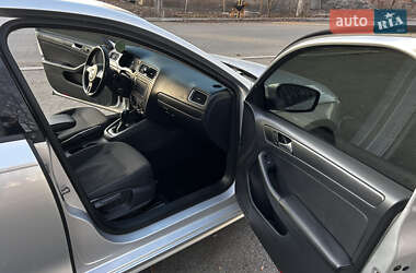 Седан Volkswagen Jetta 2014 в 