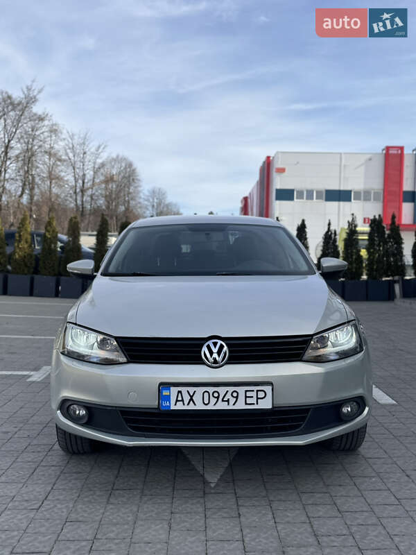 Седан Volkswagen Jetta 2011 в Львове