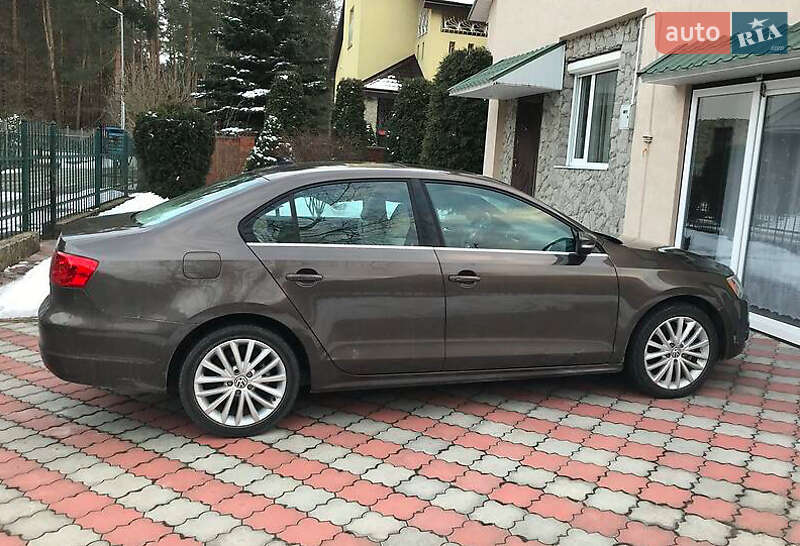 Седан Volkswagen Jetta 2014 в Львові