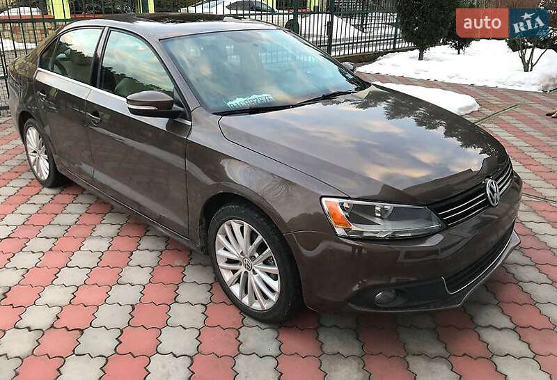 Седан Volkswagen Jetta 2014 в Львові
