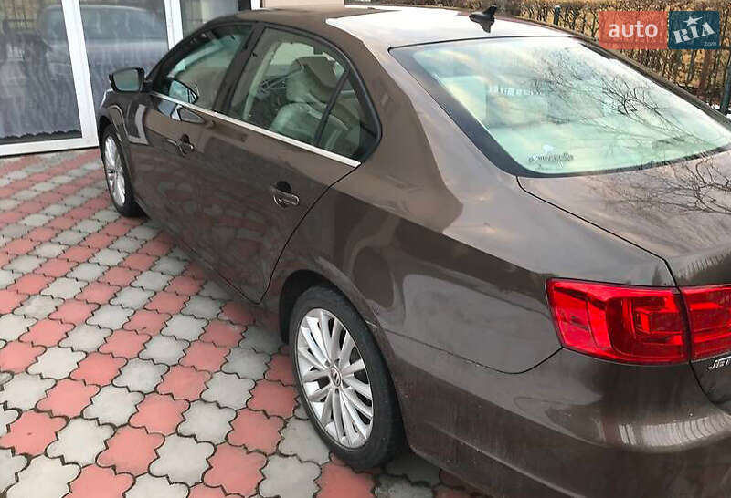Седан Volkswagen Jetta 2014 в Львові