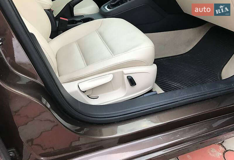 Седан Volkswagen Jetta 2014 в Львові