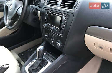 Седан Volkswagen Jetta 2014 в Львове